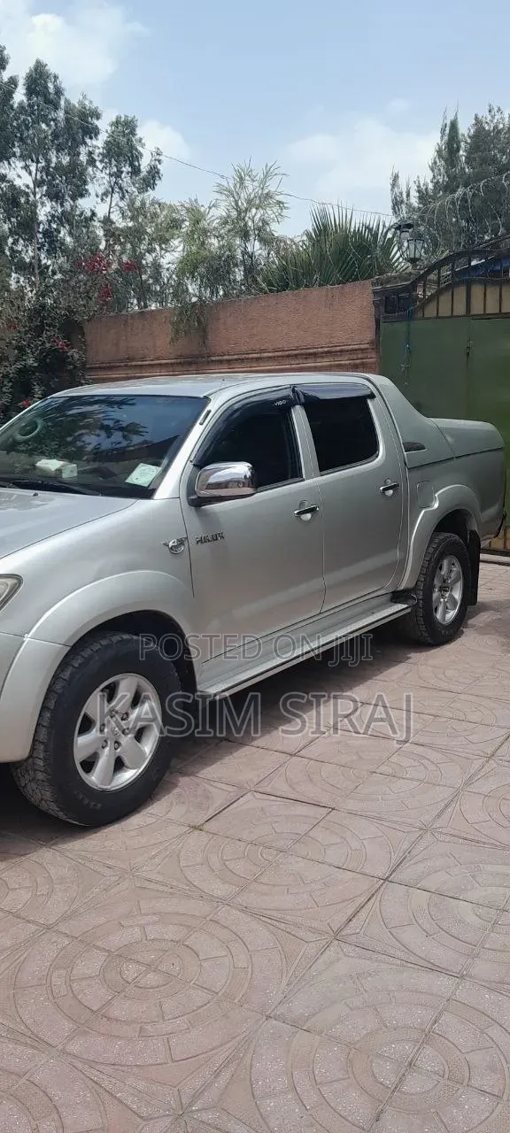 Toyota Hilux 2010 Silver