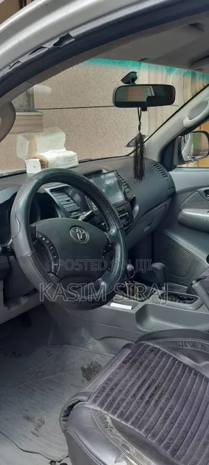 Toyota Hilux 2010 Silver