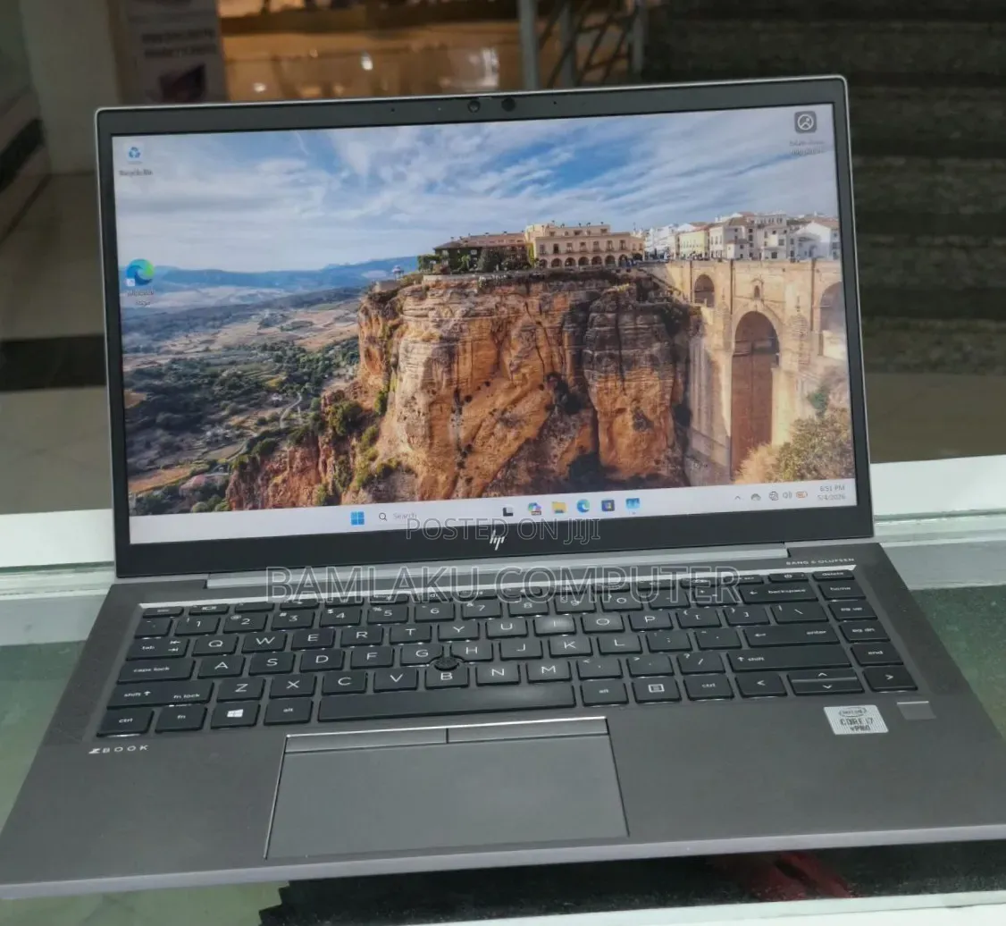 New Laptop HP ZBook Firefly 14 G7 16GB Intel Core i7 SSD 512GB
