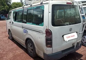 Toyota HiAce 2007 White