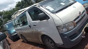 Toyota HiAce 2007 White