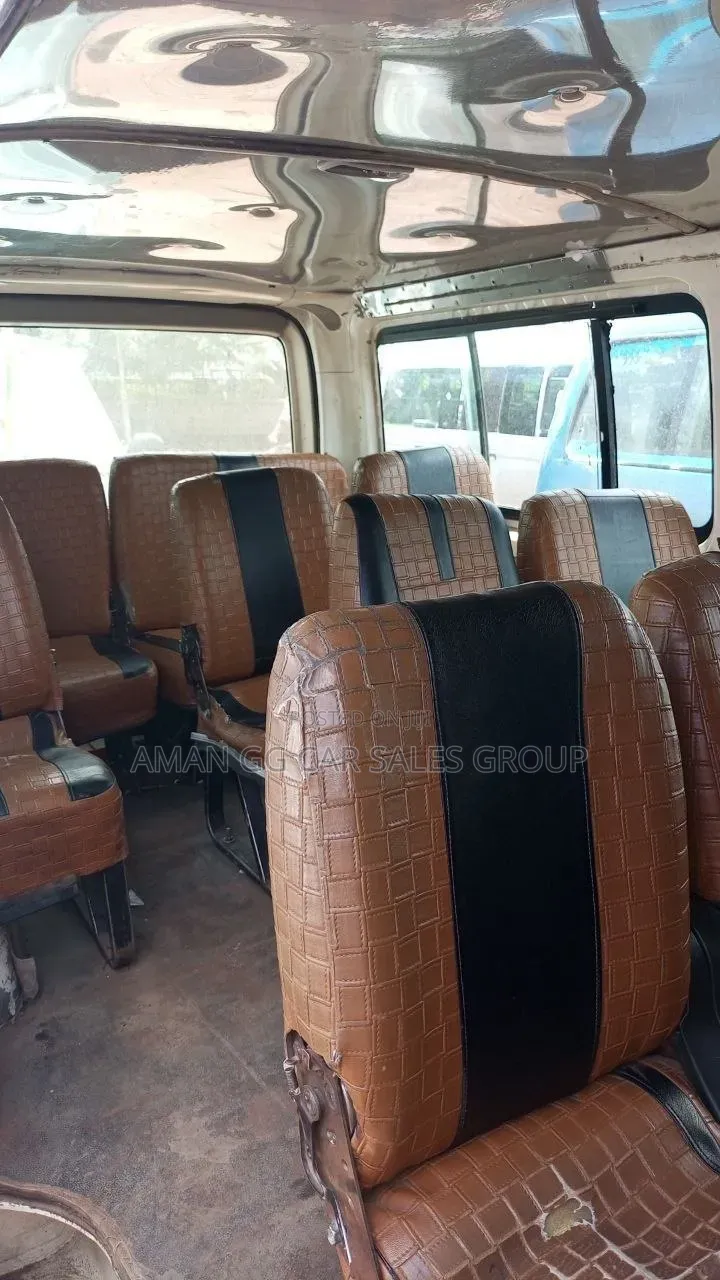 Toyota HiAce 2007 White