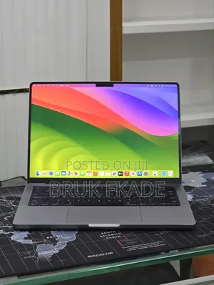 New Laptop Apple MacBook Pro 2024 M3 8GB Apple M3 Pro SSD 512GB