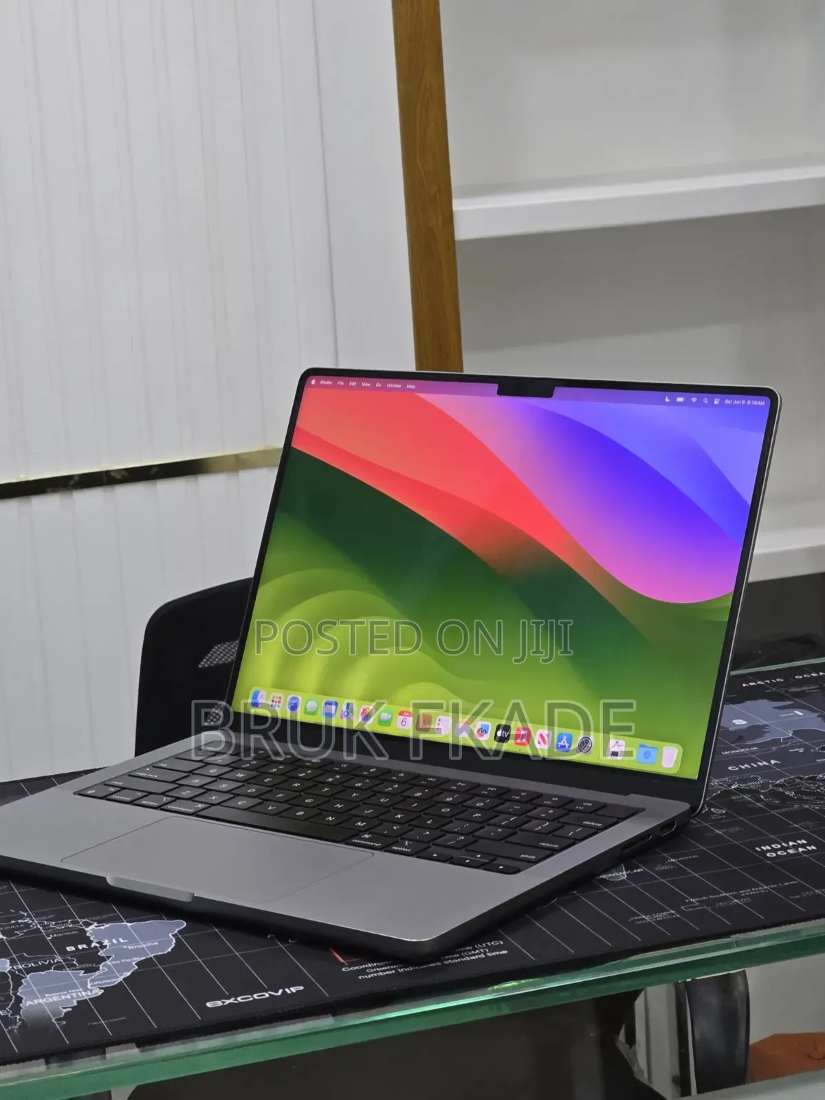 New Laptop Apple MacBook Pro 2024 M3 8GB Apple M3 Pro SSD 512GB