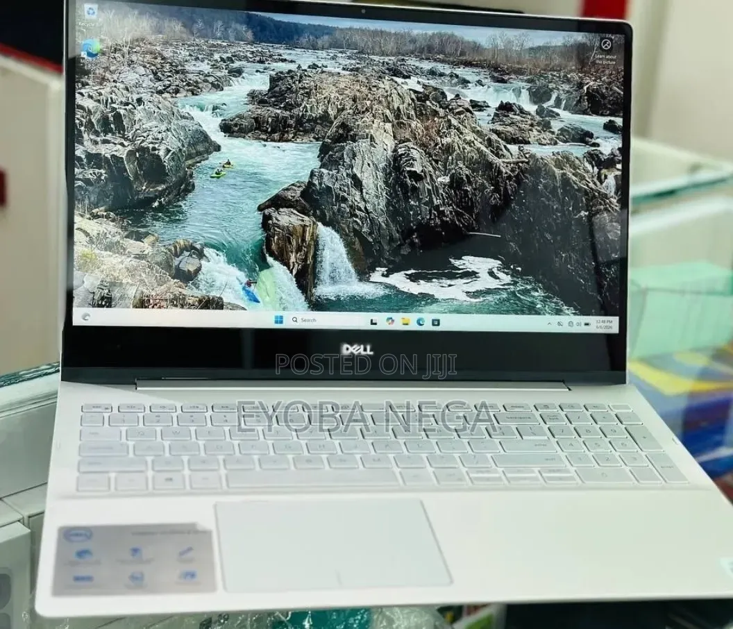 New Laptop Dell Inspiron 15 8GB Intel Core i5 SSD 256GB