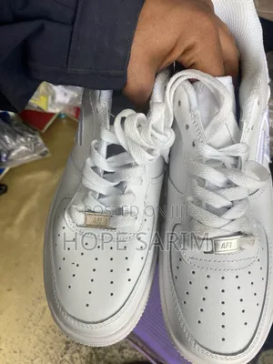 Classic Nike Air Force 1 (All-Whit)