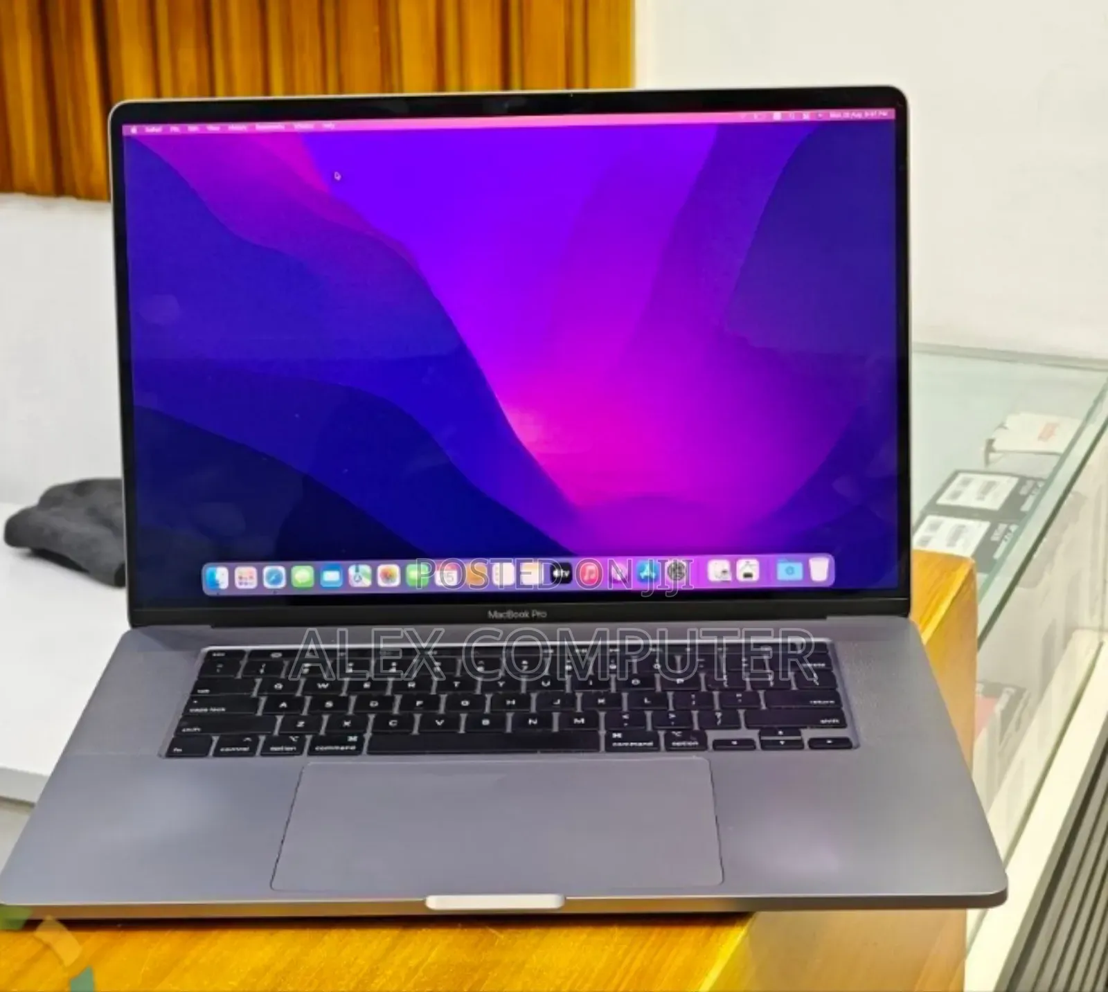 New Laptop Apple MacBook Pro 2018 32GB Intel Core i9 SSD 2T