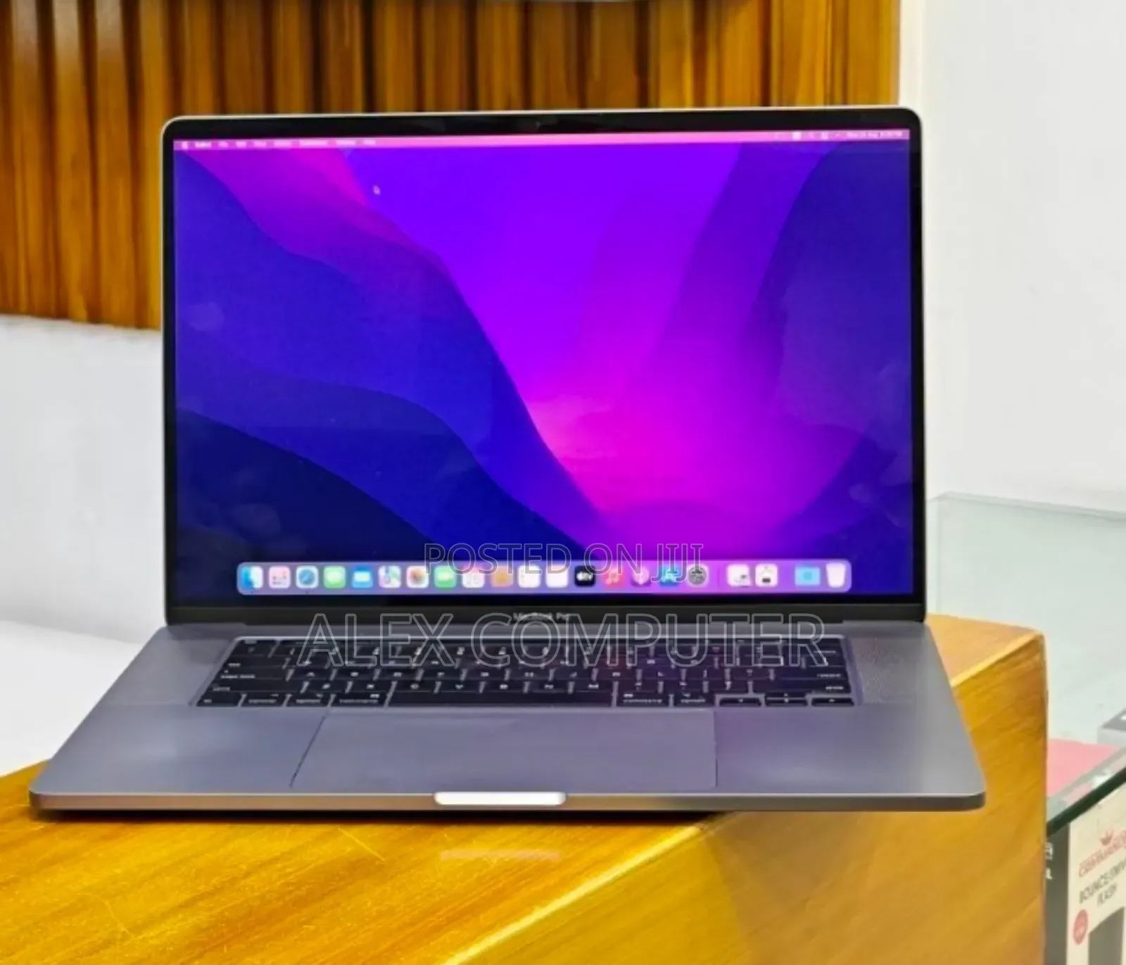New Laptop Apple MacBook Pro 2018 32GB Intel Core i9 SSD 2T