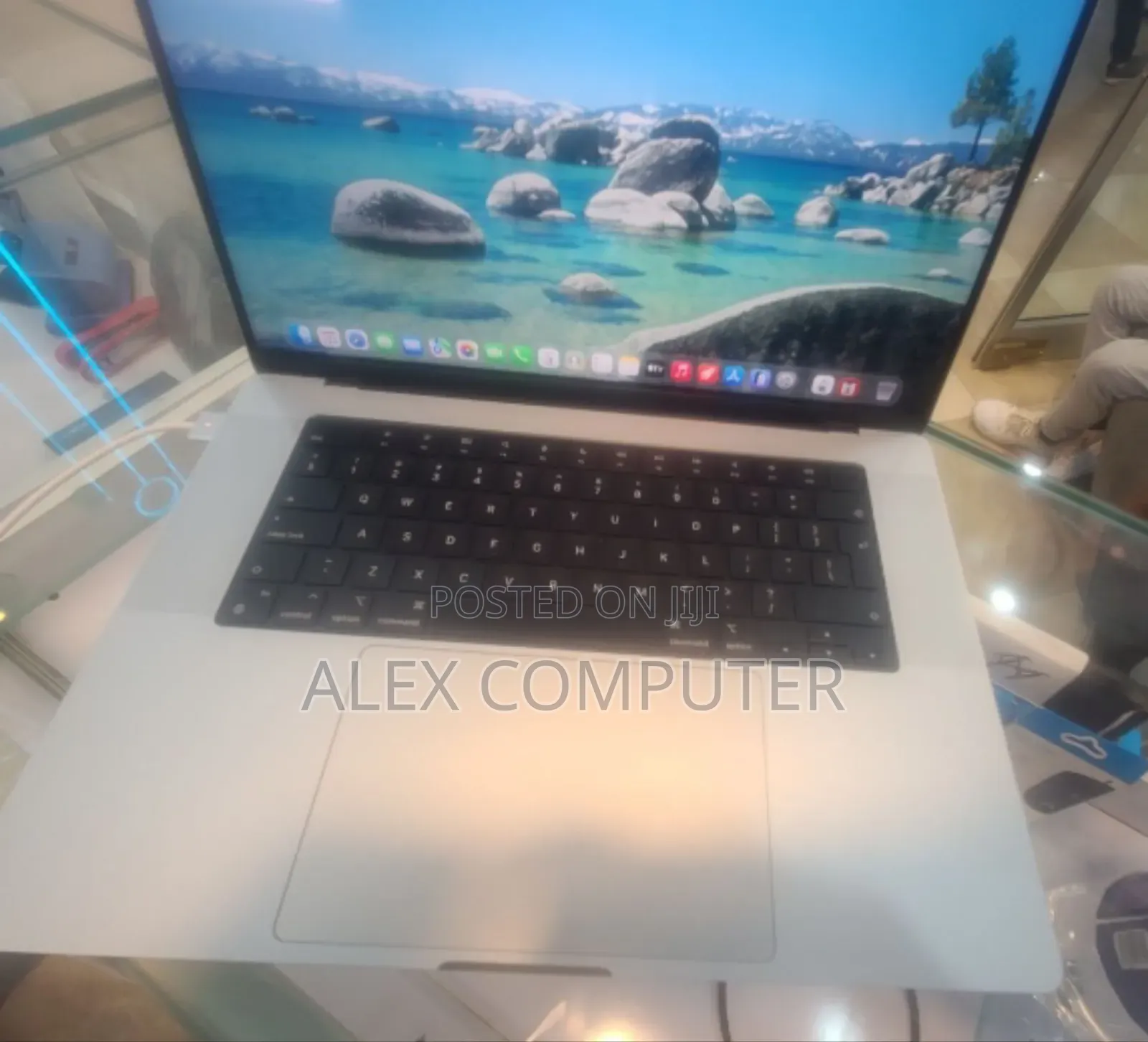 New Laptop Apple MacBook Pro 32GB Apple M1 Max SSD 1T