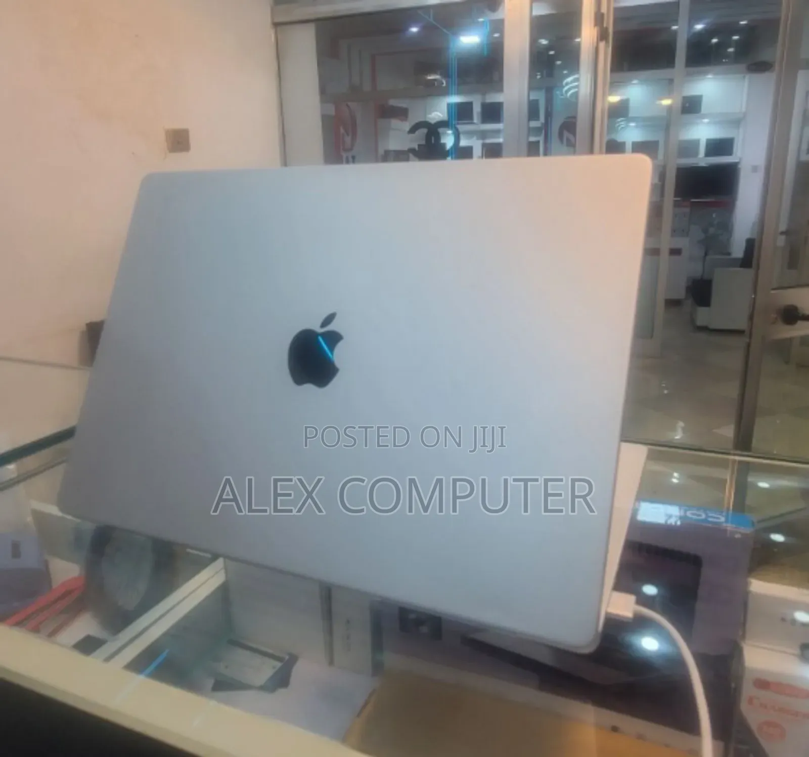 New Laptop Apple MacBook Pro 32GB Apple M1 Max SSD 1T