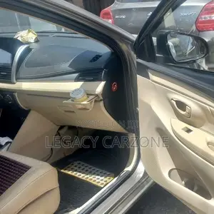 Toyota Yaris 2016 Brown