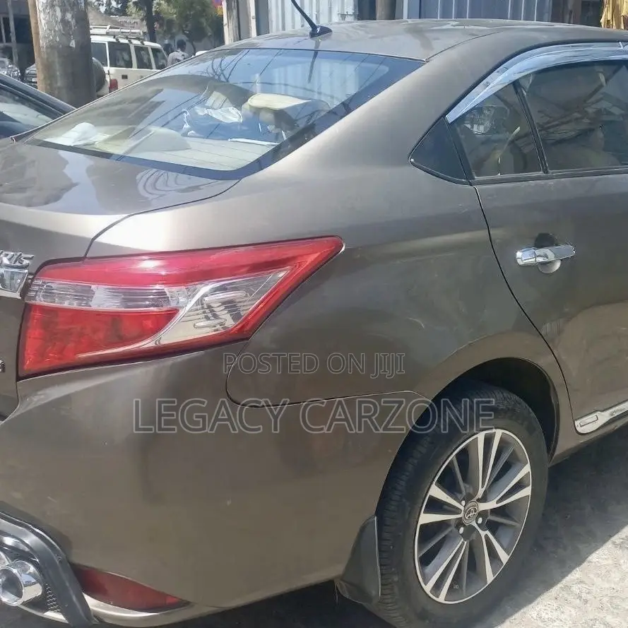 Toyota Yaris 2016 Brown