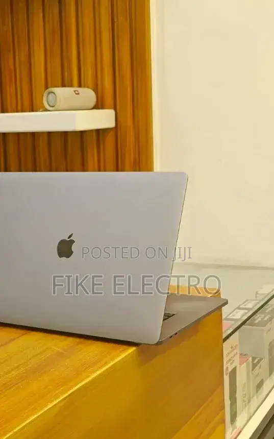 Laptop Apple MacBook Pro 2018 32GB Intel Core i9 SSD 2T