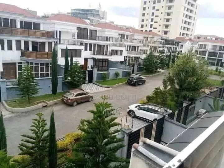 7bdrm House in 204 ካሬ G+2 አያት ሲሜክስ, Bole for sale