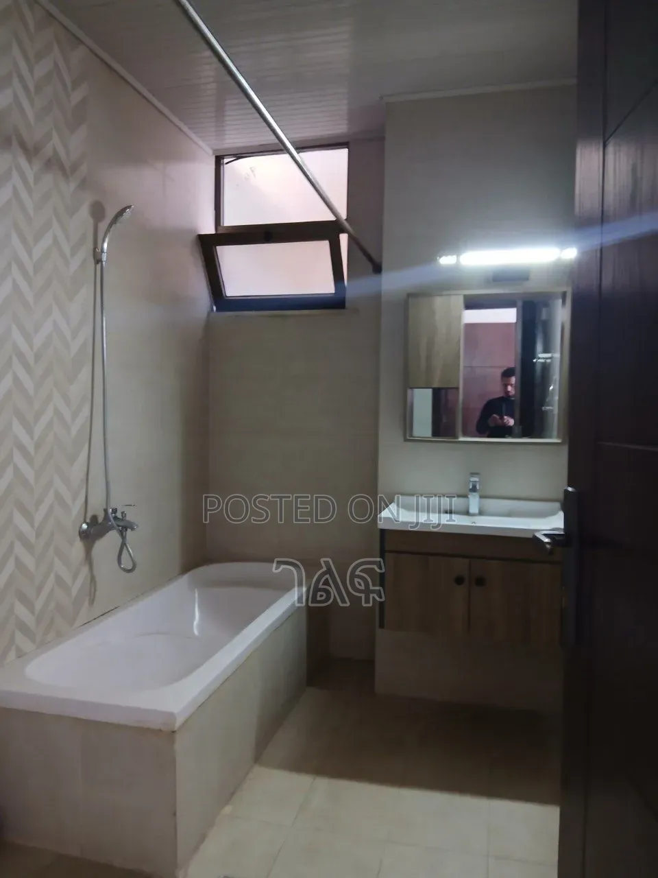 7bdrm House in 204 ካሬ G+2 አያት ሲሜክስ, Bole for sale