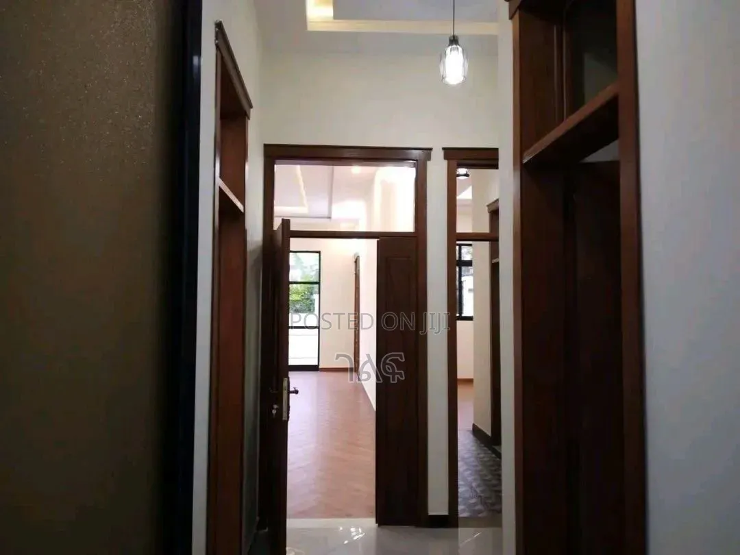 7bdrm House in 204 ካሬ G+2 አያት ሲሜክስ, Bole for sale