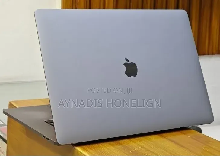 New Laptop Apple MacBook 2018 32GB Intel Core i9 SSD 2T
