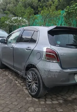 Toyota Yaris 2008 Gray