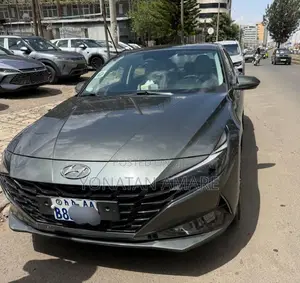 Hyundai Avante 2021 Green