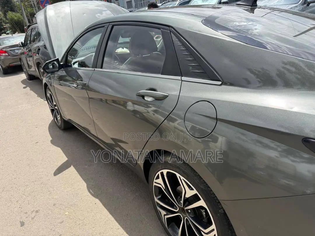 Hyundai Avante 2021 Green