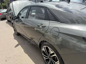 Hyundai Avante 2021 Green