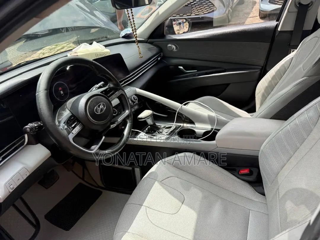 Hyundai Avante 2021 Green