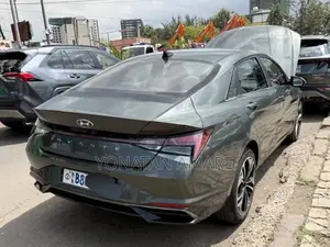 Hyundai Avante 2021 Green