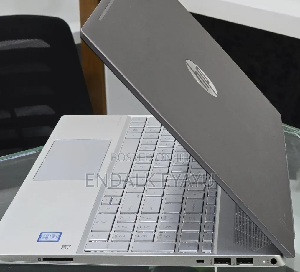 New Laptop HP Pavilion 15 8GB Intel Core i7 SSD 256GB
