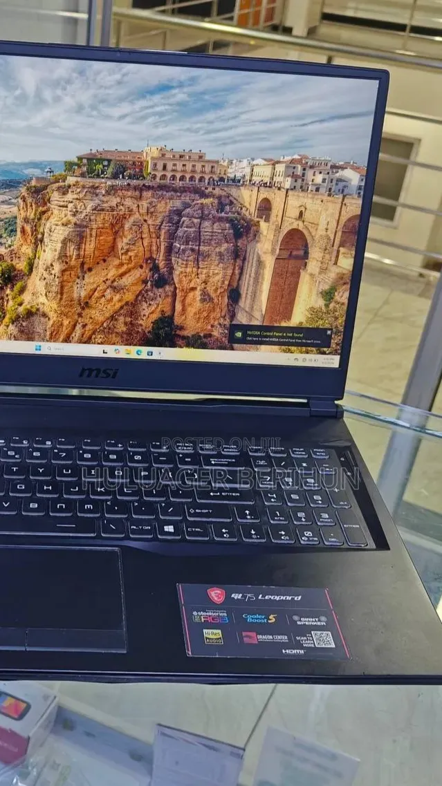 New Laptop MSI GP75 Leopard 16GB Intel Core i7 SSD 512GB