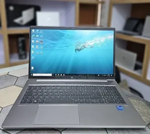 New Laptop HP ZBook Firefly G8 32GB Intel Core i7 SSD 512GB