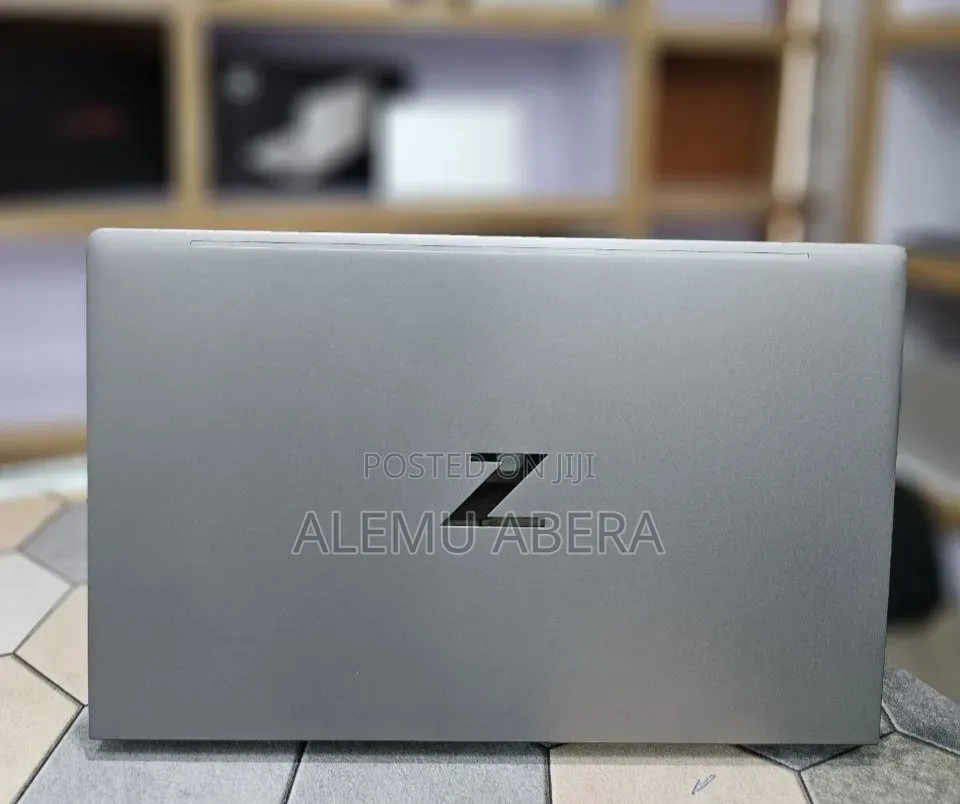 New Laptop HP ZBook Firefly G8 32GB Intel Core i7 SSD 512GB
