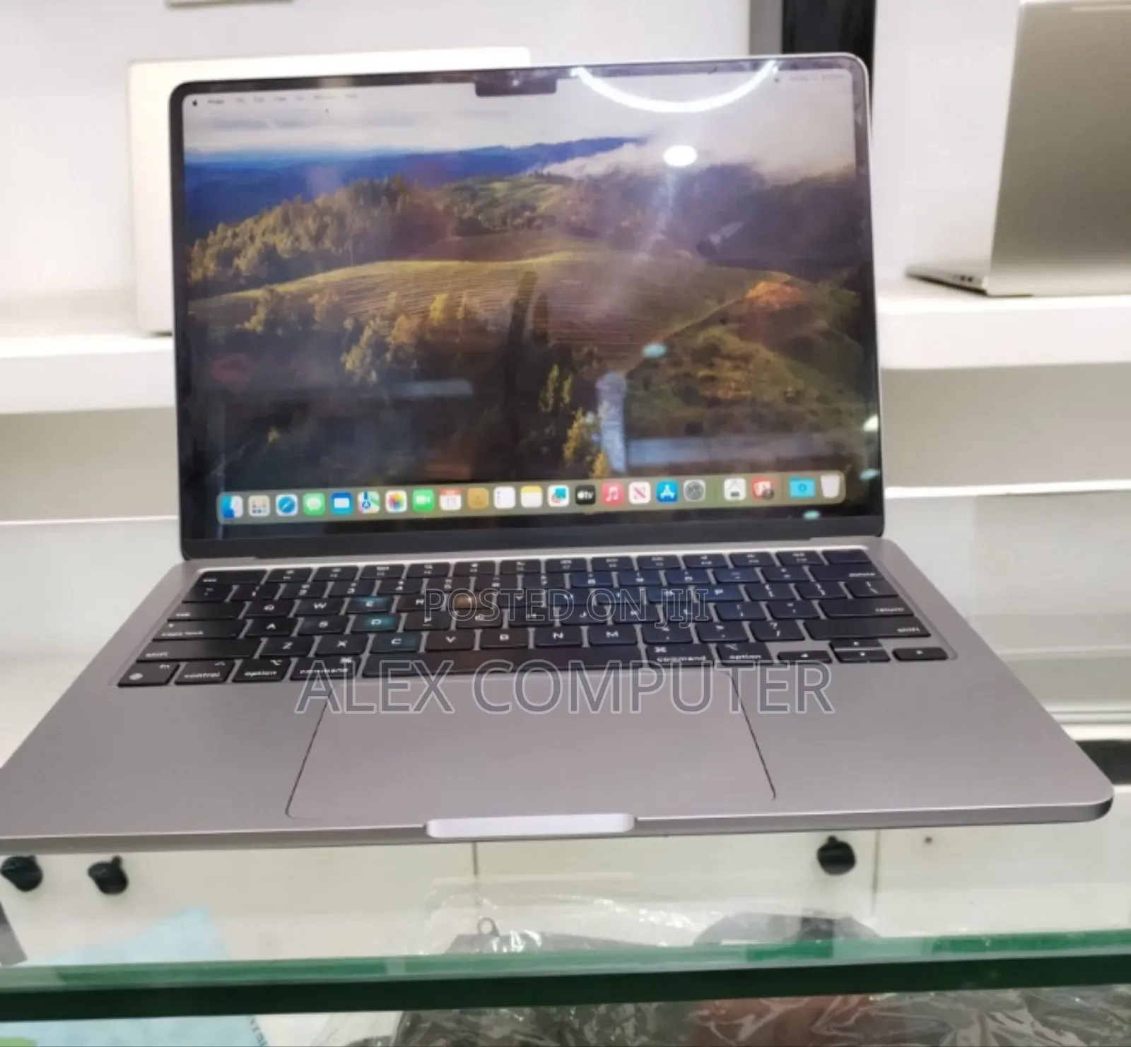 New Laptop Apple MacBook Air 2022 M2 8GB Apple M2 SSD 256GB