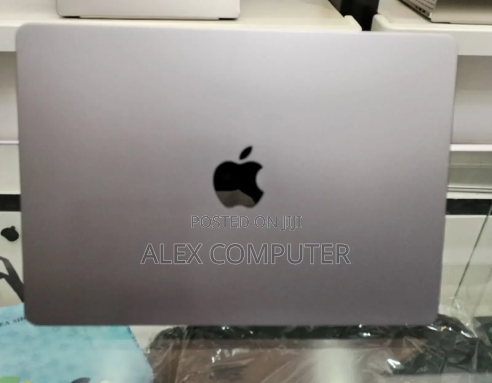 New Laptop Apple MacBook Air 2022 M2 8GB Apple M2 SSD 256GB