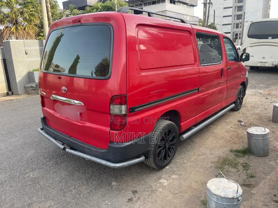 Toyota HiAce 2011 Red