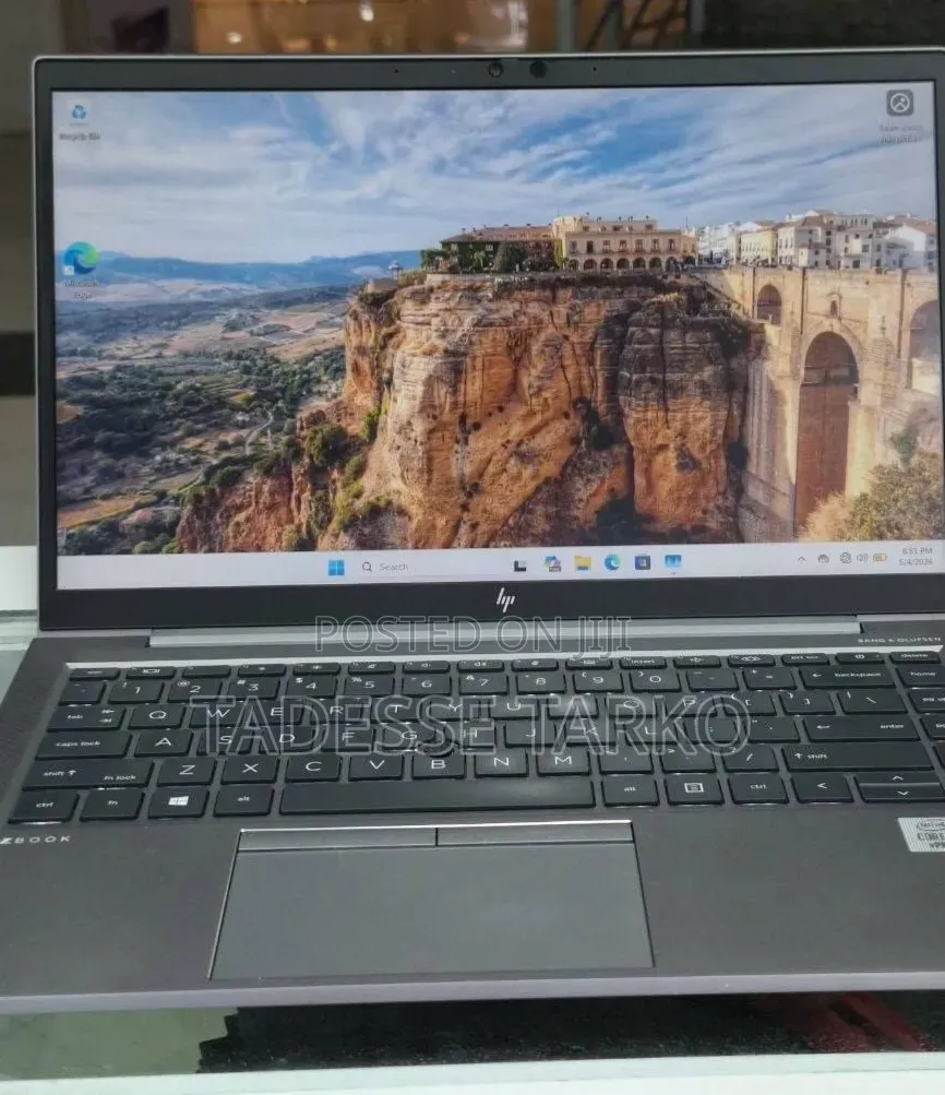 New Laptop HP ZBook Firefly 14 G7 16GB Intel Core i7 SSD 512GB