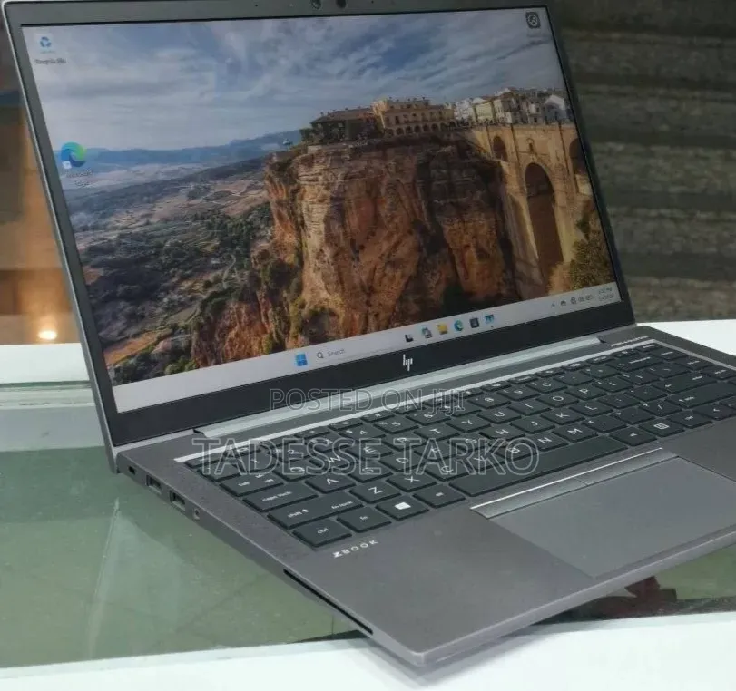 New Laptop HP ZBook Firefly 14 G7 16GB Intel Core i7 SSD 512GB