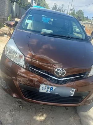 Toyota Yaris 2012 Brown