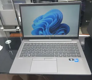 New Laptop HP ZBook Firefly G8 16GB Intel Core i5 SSD 512GB