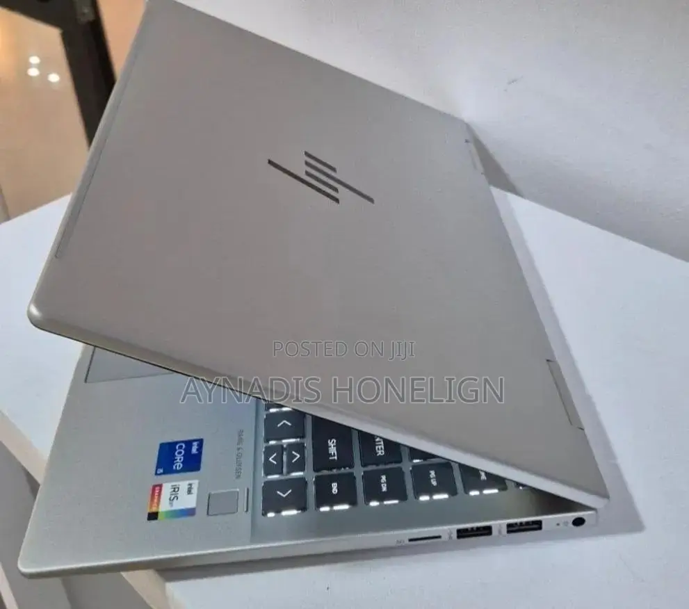 New Laptop HP Envy X360 8GB Intel Core i5 SSD 512GB