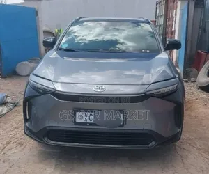 Toyota bZ4X 71.4 kWh AWD 2023 Gray
