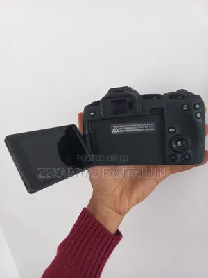Canon R8 _With Lens