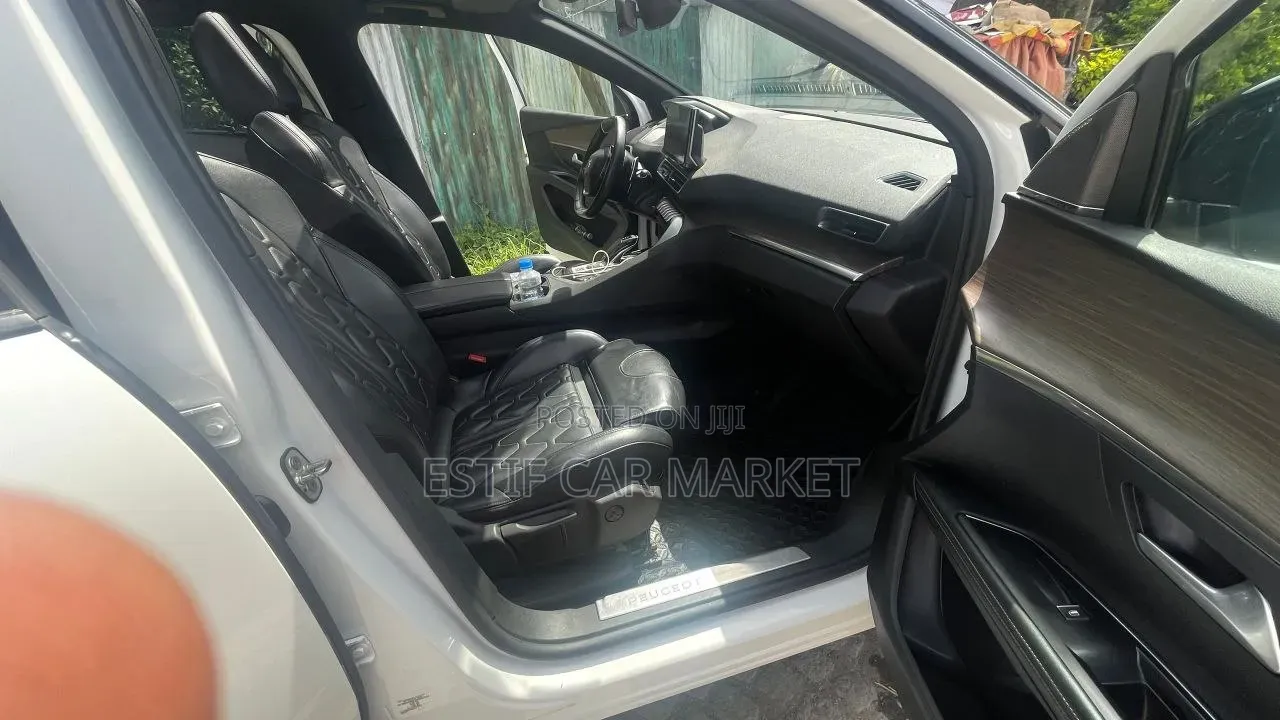 Peugeot 5008 2022 White