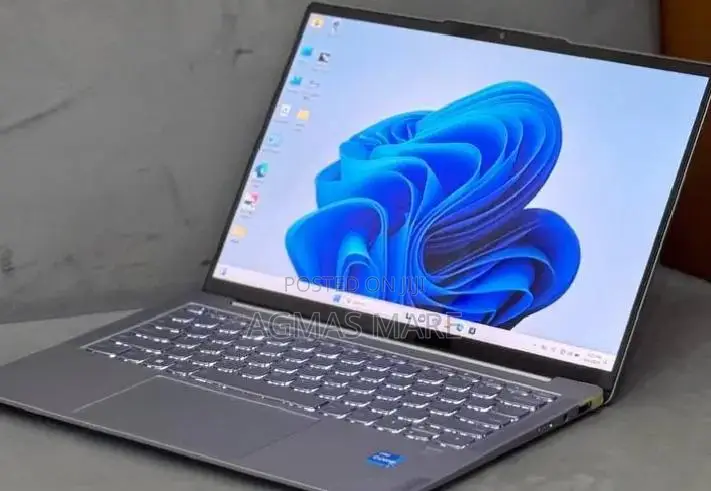 New Laptop Lenovo Yoga 700 16GB Intel Core i5 SSD 512GB