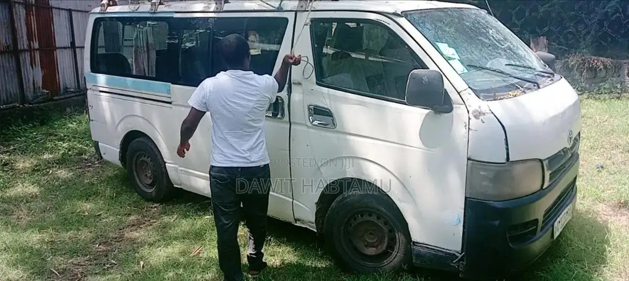 Toyota Hiace 220 2007 White