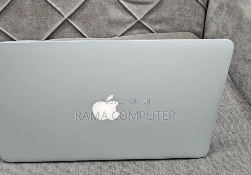 New Laptop Apple MacBook Pro 2015 8GB Intel Core i7 SSD 256GB