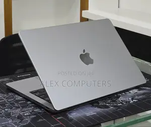 New Laptop Apple MacBook 32GB Apple M1 Pro SSD 512GB
