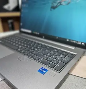 New Laptop HP ZBook Firefly G8 32GB Intel Core i7 SSD 512GB