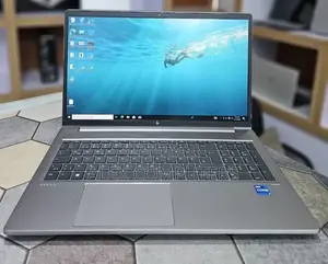 New Laptop HP ZBook Firefly G8 32GB Intel Core i7 SSD 512GB