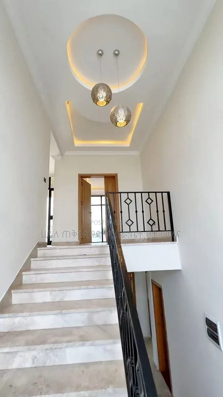 Furnished 10bdrm Townhouse/Terrace in Ayat Zone Inside, Yeka for sale