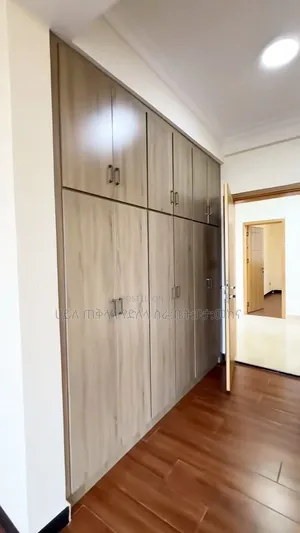 Furnished 10bdrm Townhouse/Terrace in Ayat Zone Inside, Yeka for sale